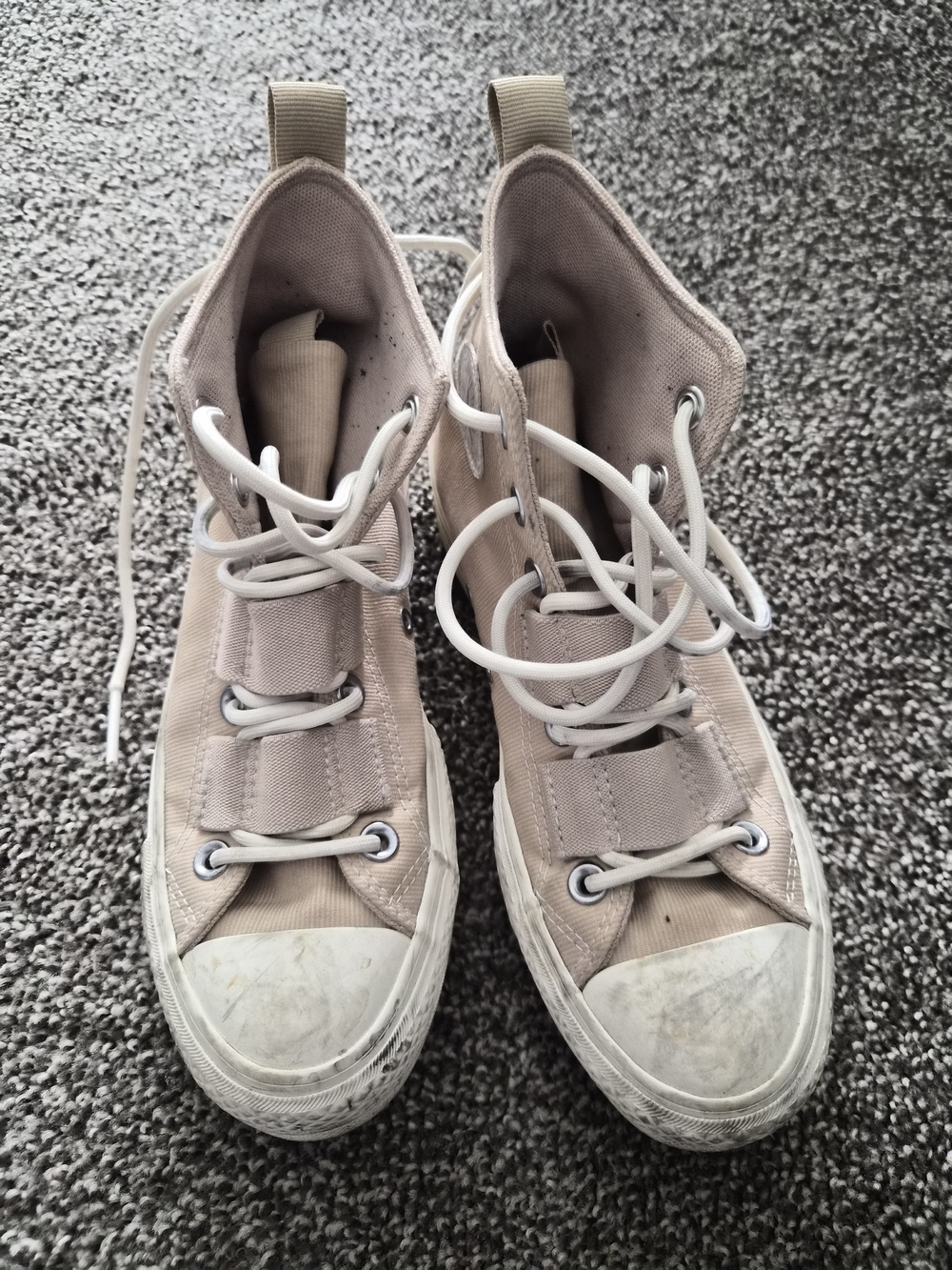 Converse  Canvas Sneakers in Light Taupe